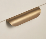 HeritageCurve Messing trek – Antiek Messing Kast- & Ladegreep met Gebogen Schelpdesign